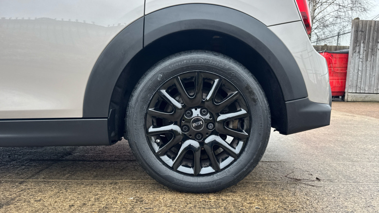 MINI Hatchback 1.5 Cooper Classic Premium Plus 5dr Auto Petrol Hatchback